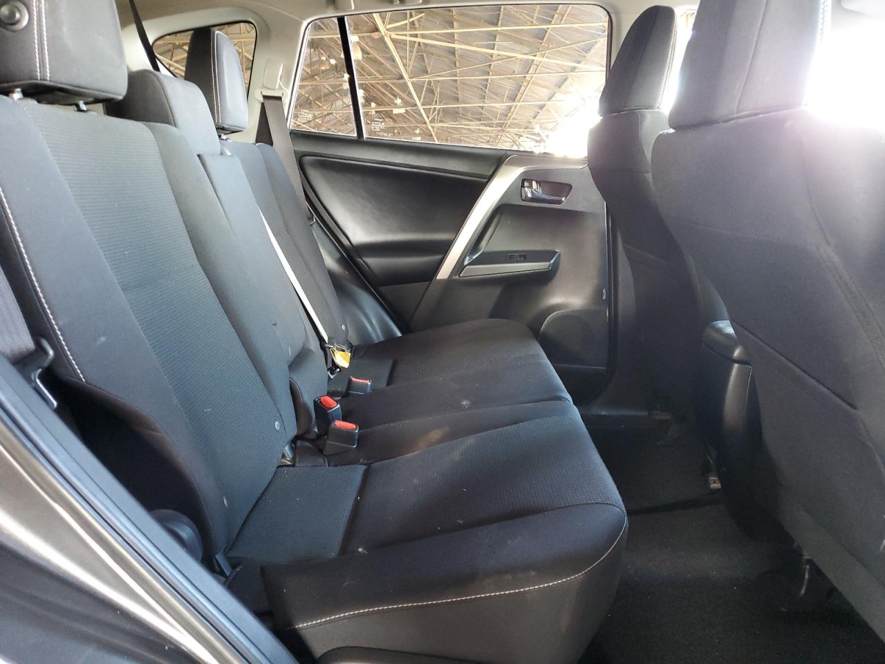 2018 Toyota RAV 4 - Image 11