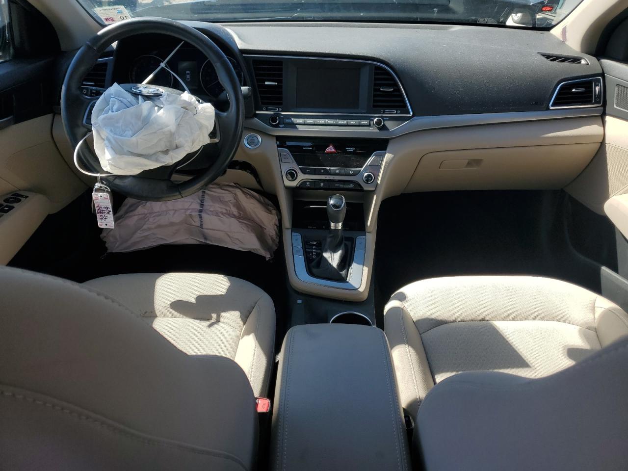 2017 Hyundai Elantra - Image 8