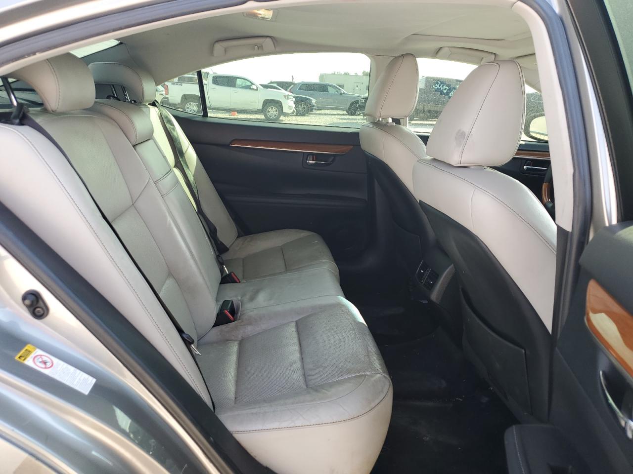 2015 Lexus ES - Image 10