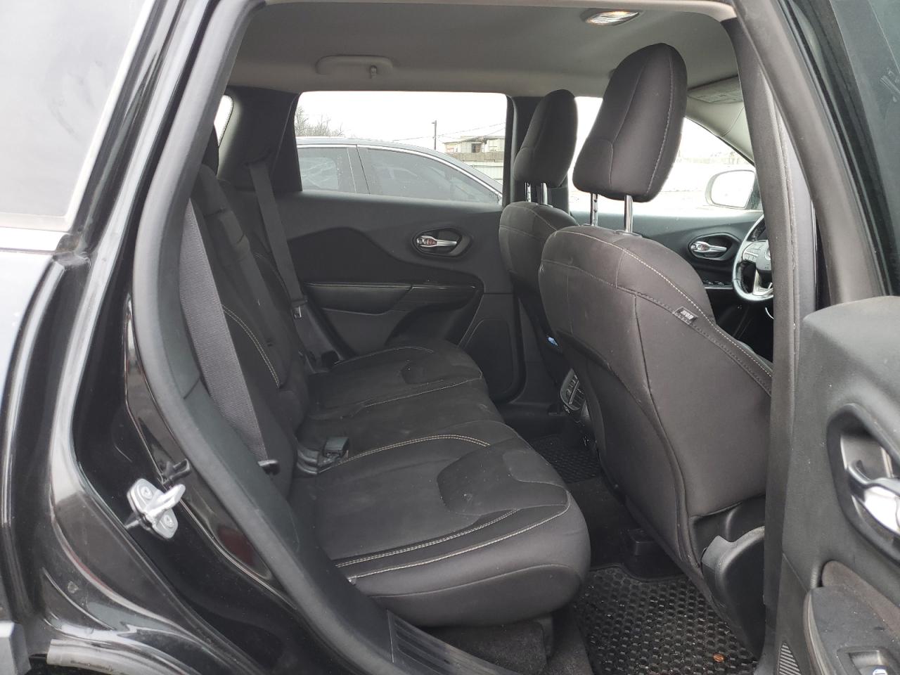 2015 Jeep Grand Cherokee - Image 11