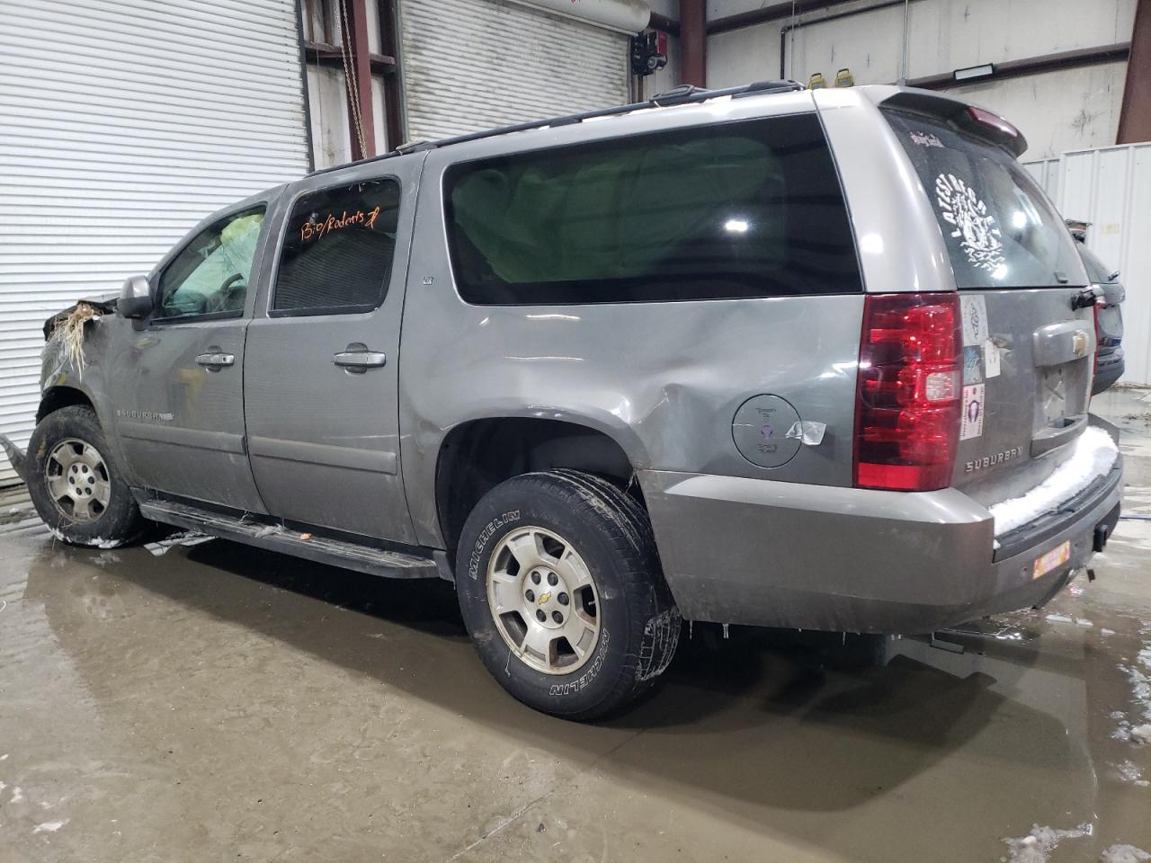 2007 Chevrolet Suburban - Image 2