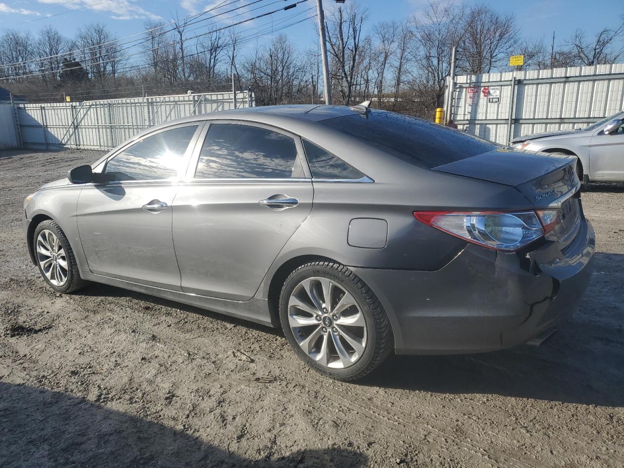 2011 Hyundai Sonata - Image 2