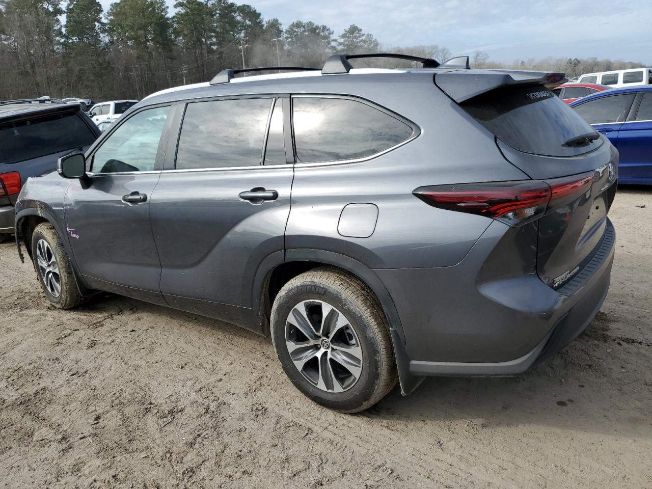 2024 Toyota Highlander - Image 2