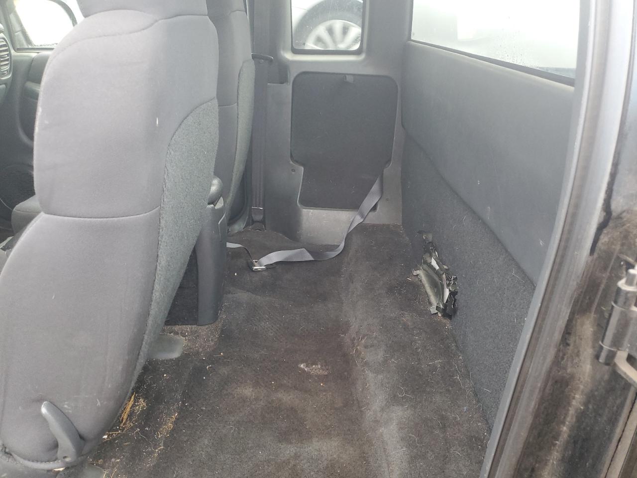 2003 Chevrolet S-10 Pickup - Image 10