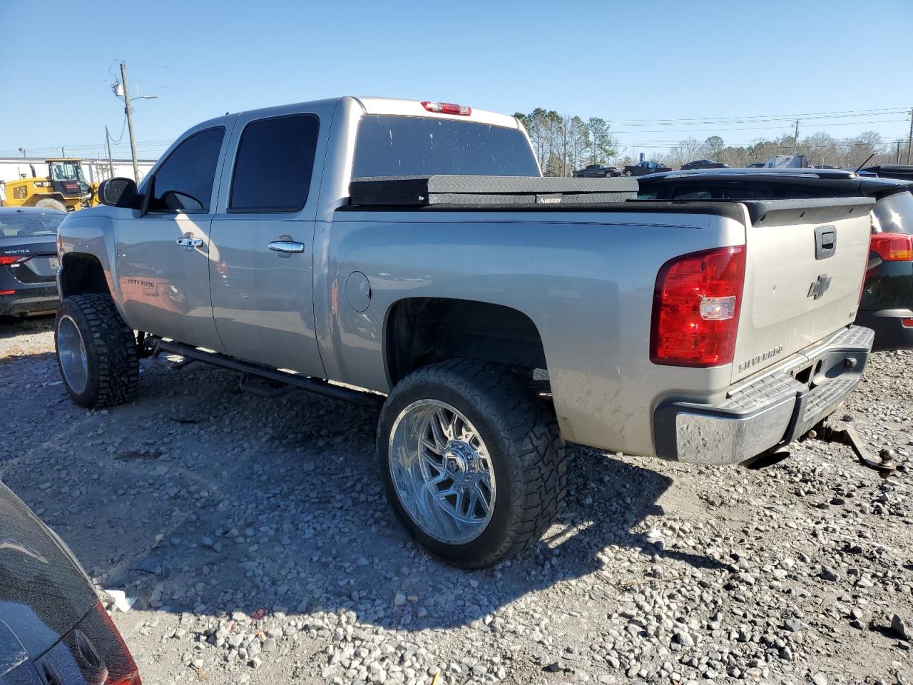 2009 Chevrolet Silverado - Image 2