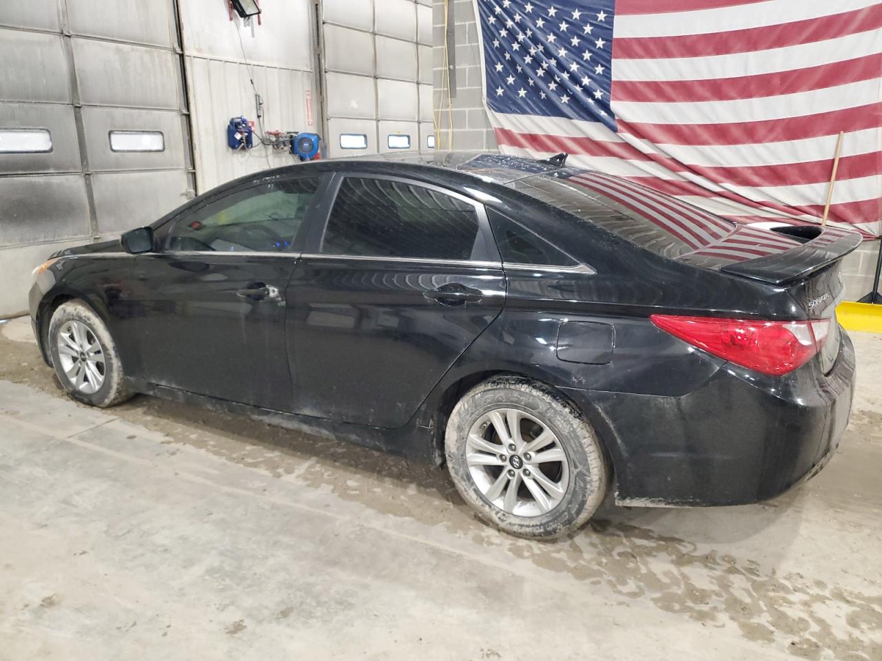 2011 Hyundai Sonata - Image 2