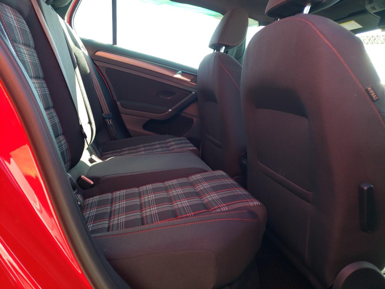 2018 Volkswagen GTI - Image 10