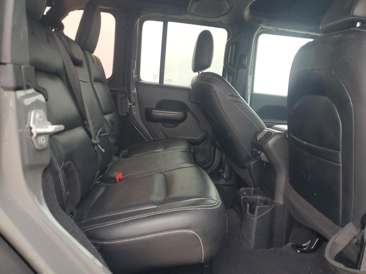 2018 Jeep Wrangler - Image 11