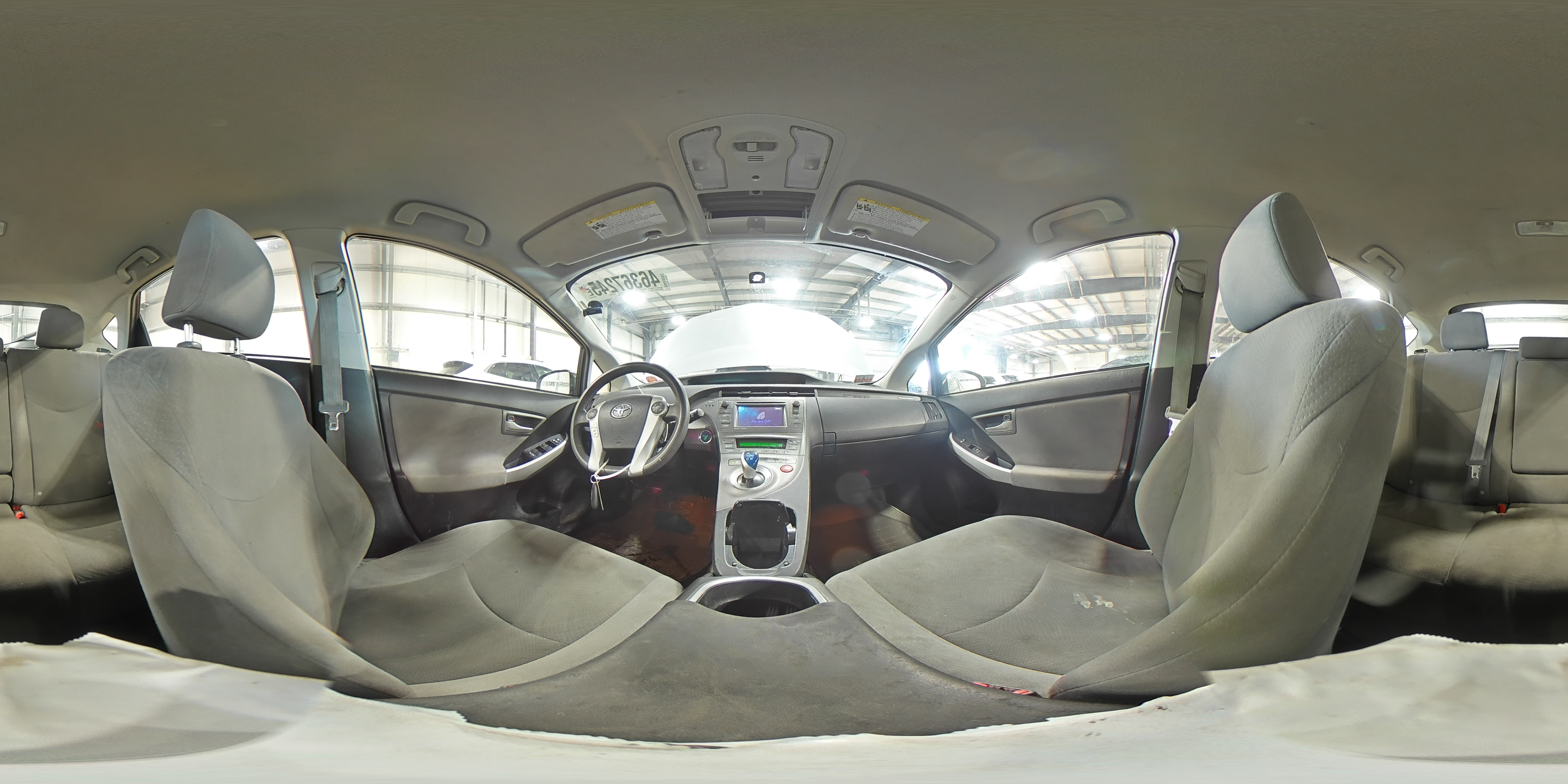 2013 Toyota Prius - Image 16