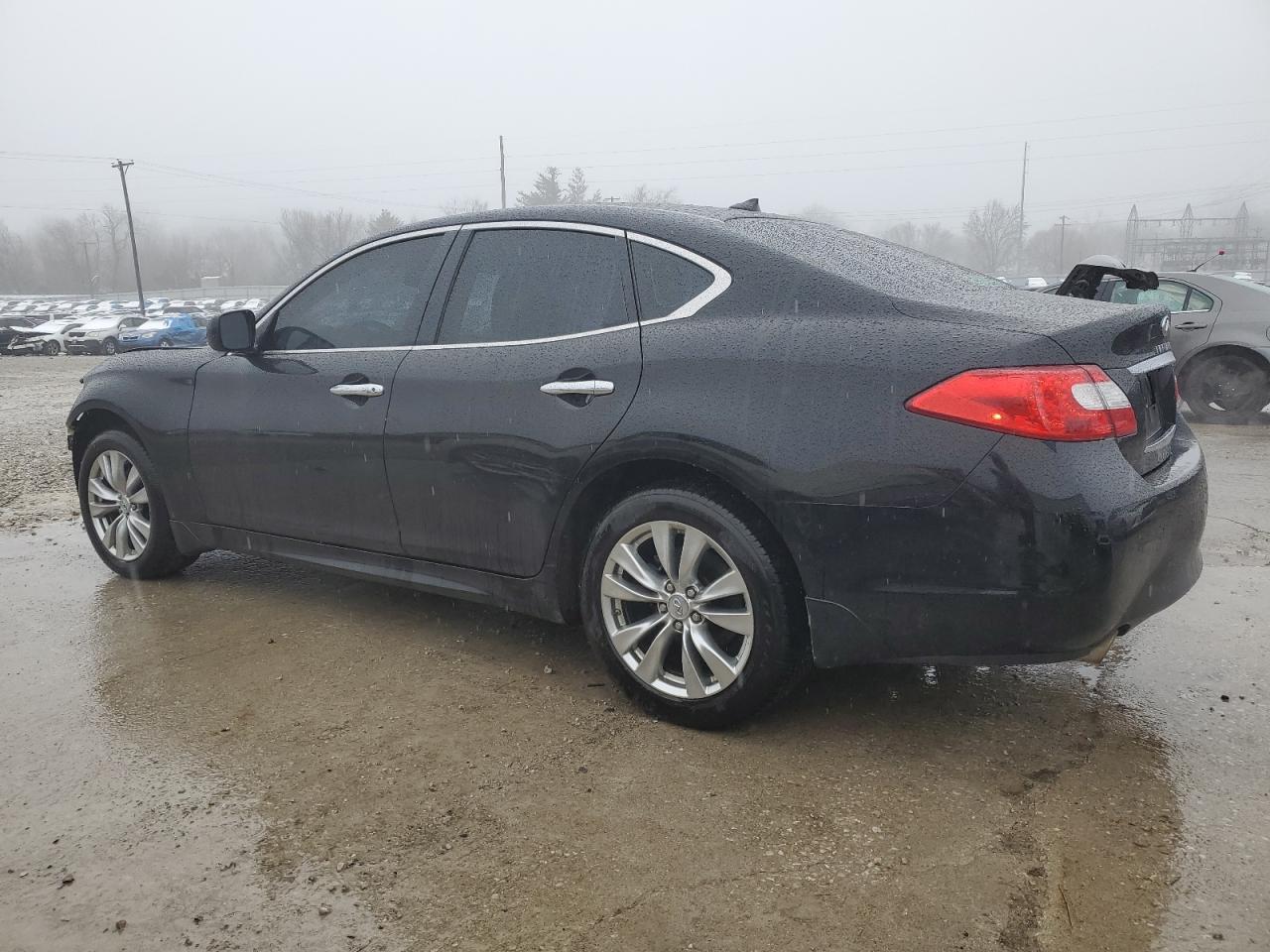 2012 Infiniti M - Image 2