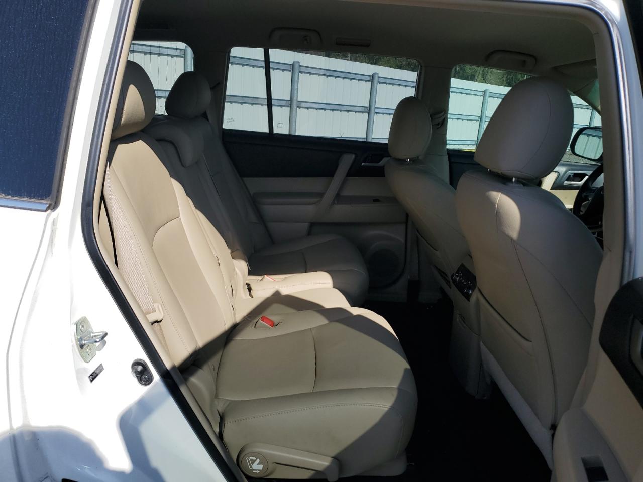 2011 Toyota Highlander - Image 11