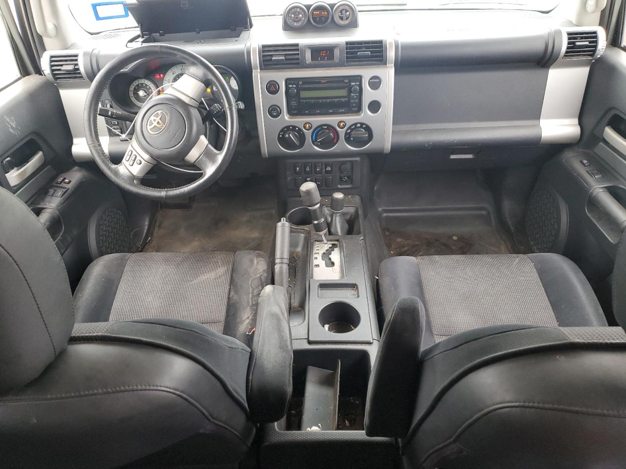2010 Toyota FJ Cruiser - Image 8
