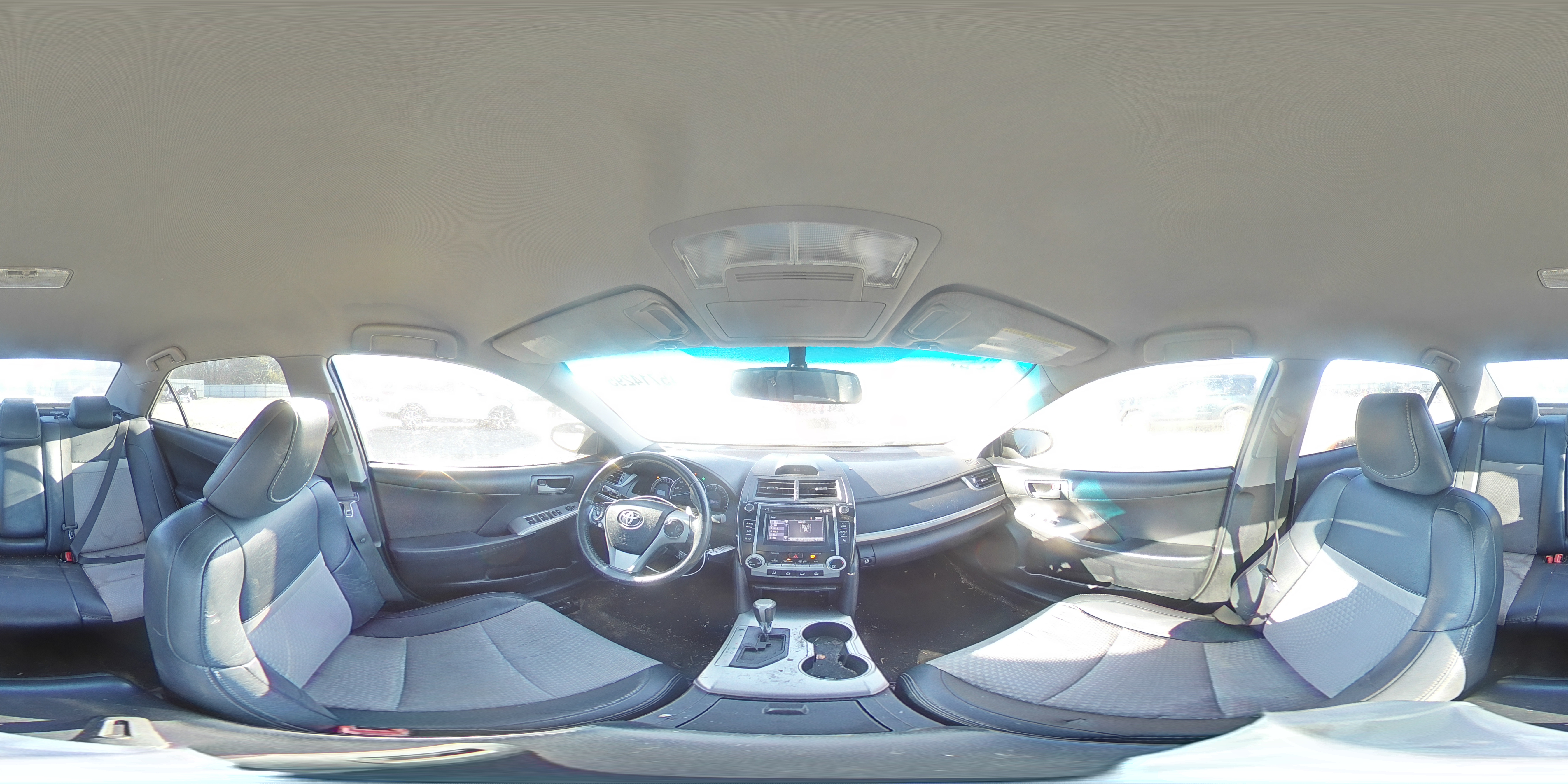 2014 Toyota Camry - Image 12