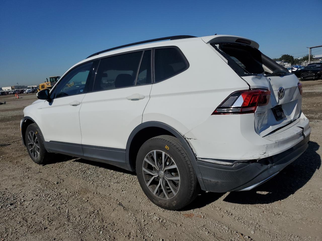 2021 Volkswagen Tiguan - Image 2