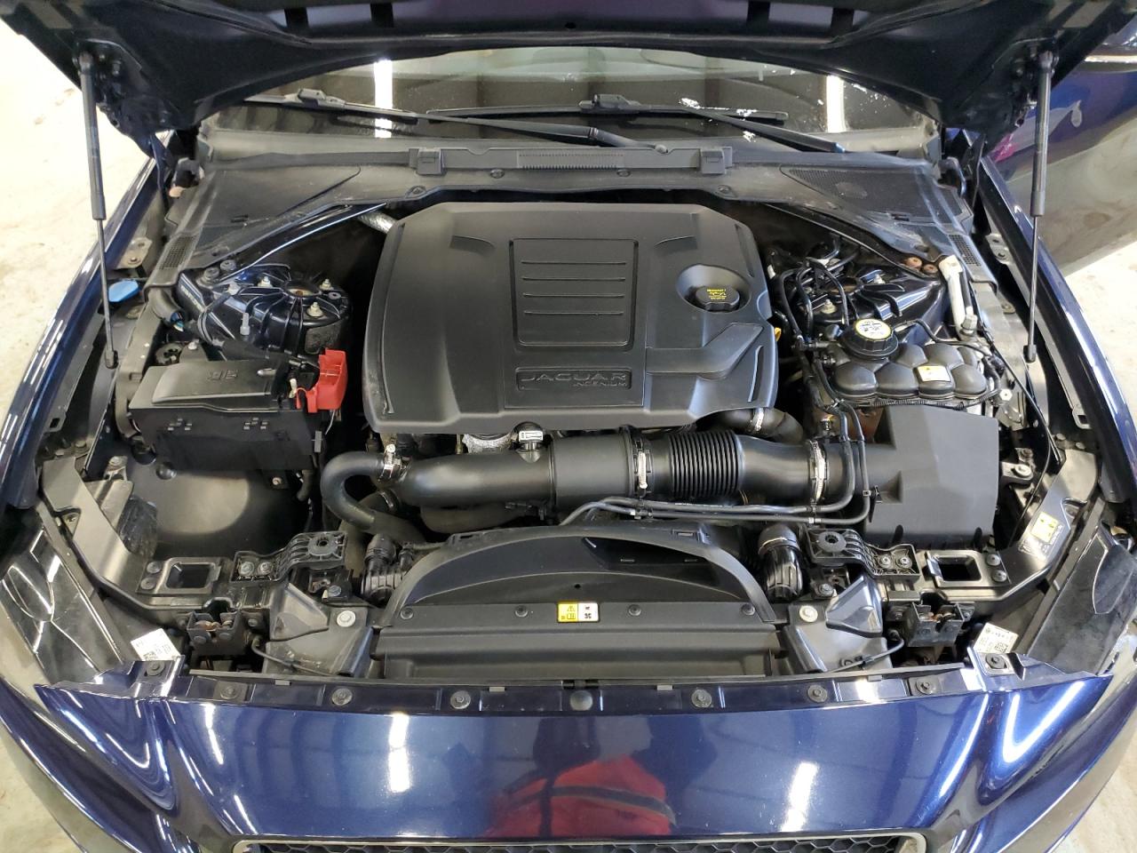 2018 Jaguar XE - Image 11