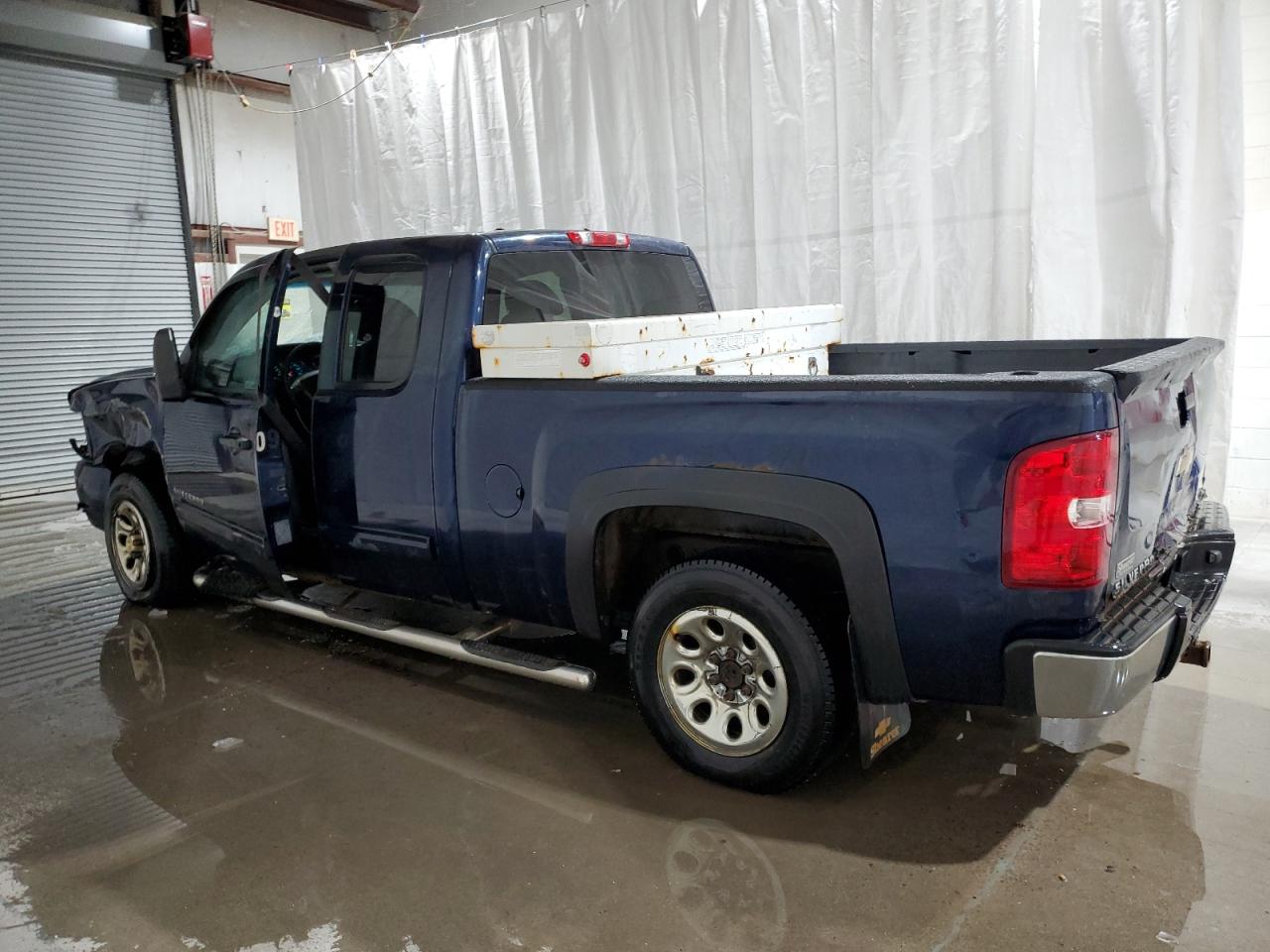 2009 Chevrolet Silverado - Image 2