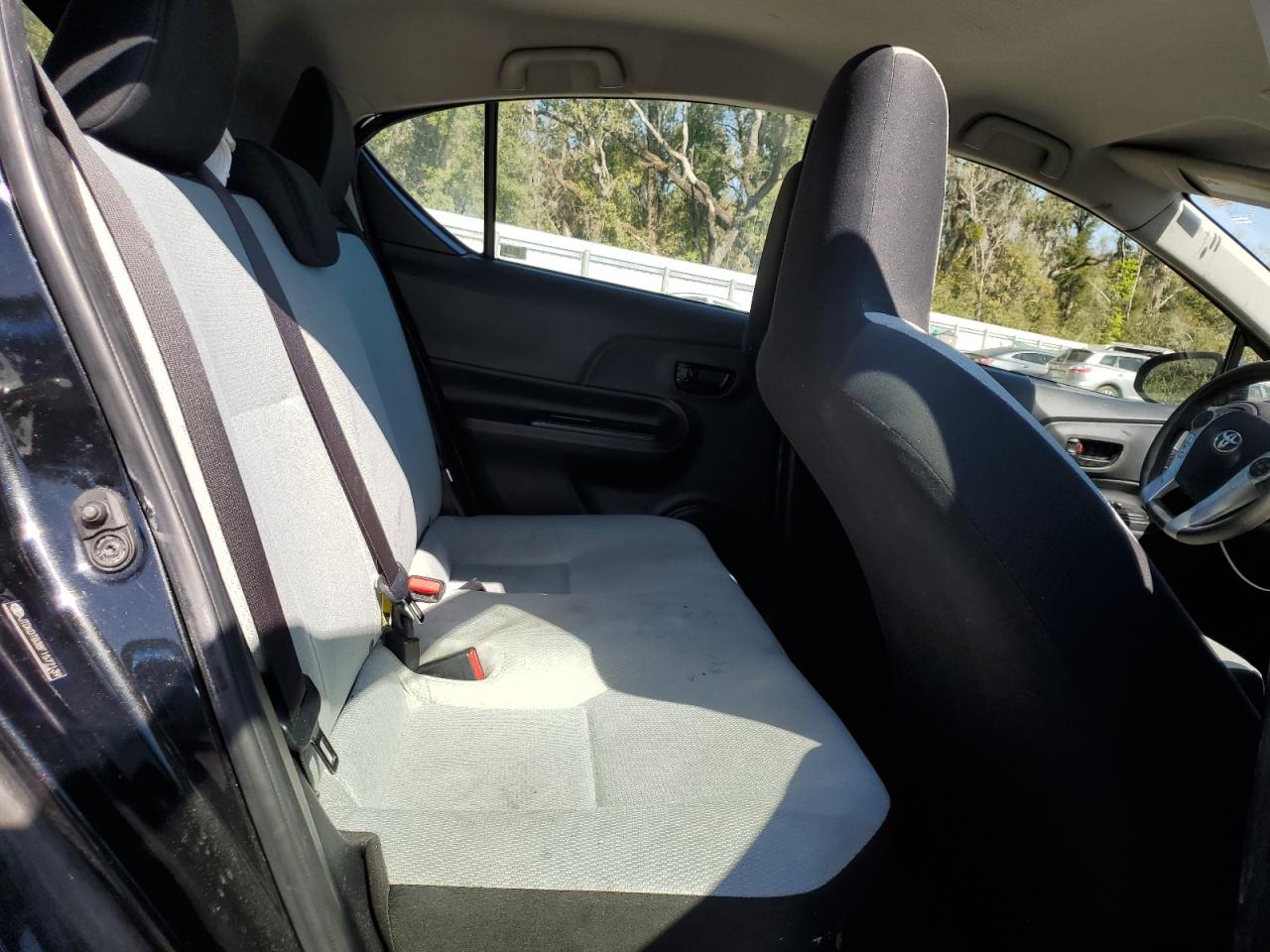 2015 Toyota Prius - Image 10