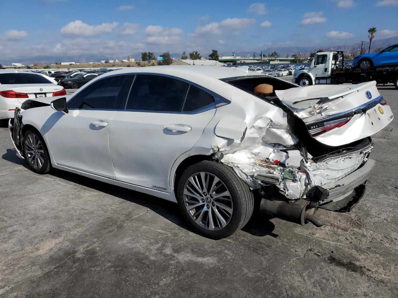 2019 Lexus ES - Image 2