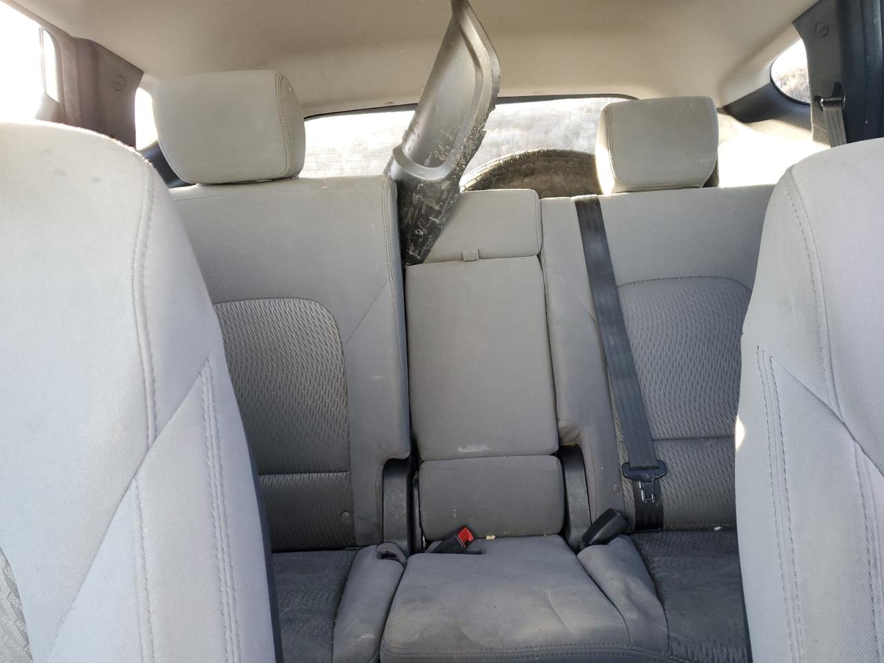 2016 Hyundai Santa Fe - Image 10