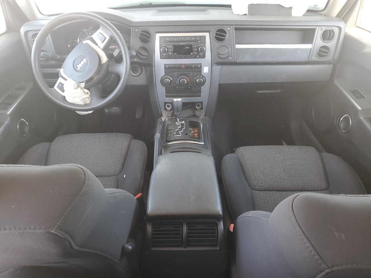2010 Jeep Commander - Image 8