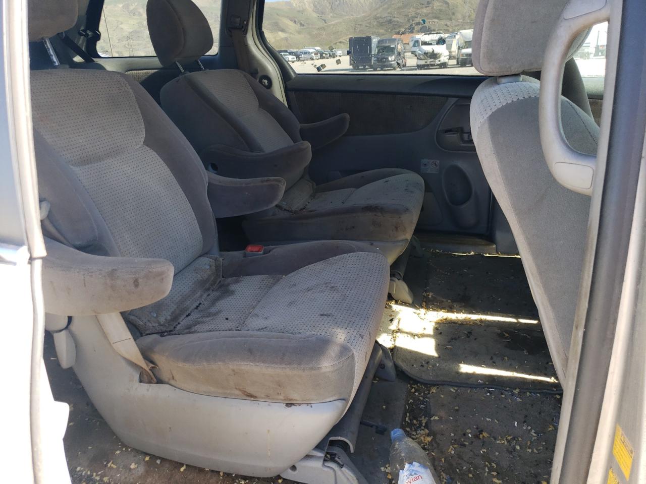2010 Toyota Sienna - Image 11