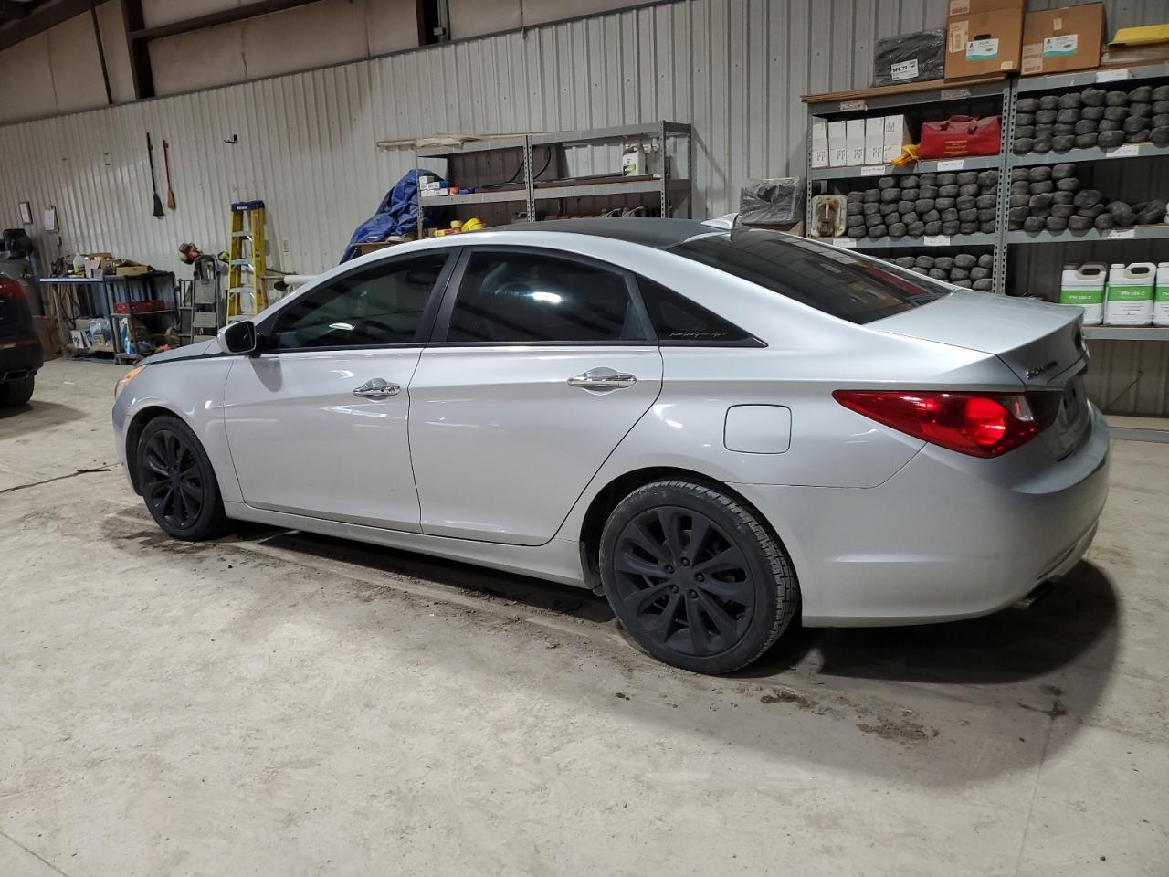 2012 Hyundai Sonata - Image 2