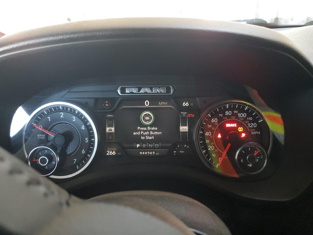 2021 RAM 1500 - Image 9