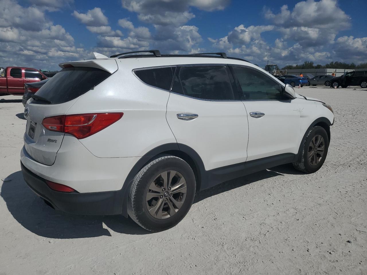 2016 Hyundai Santa Fe - Image 3