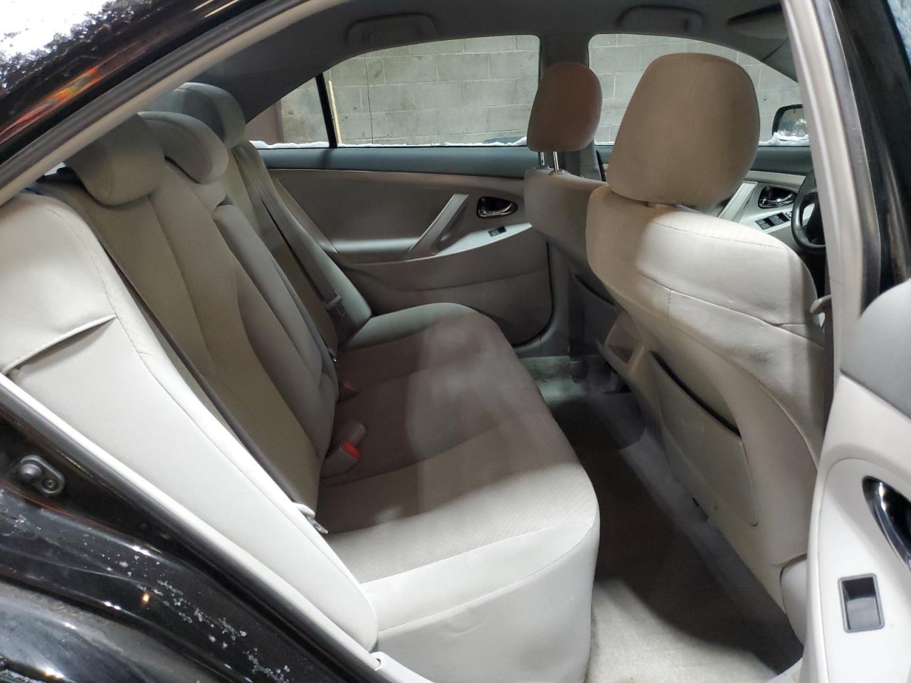 2009 Toyota Camry - Image 10
