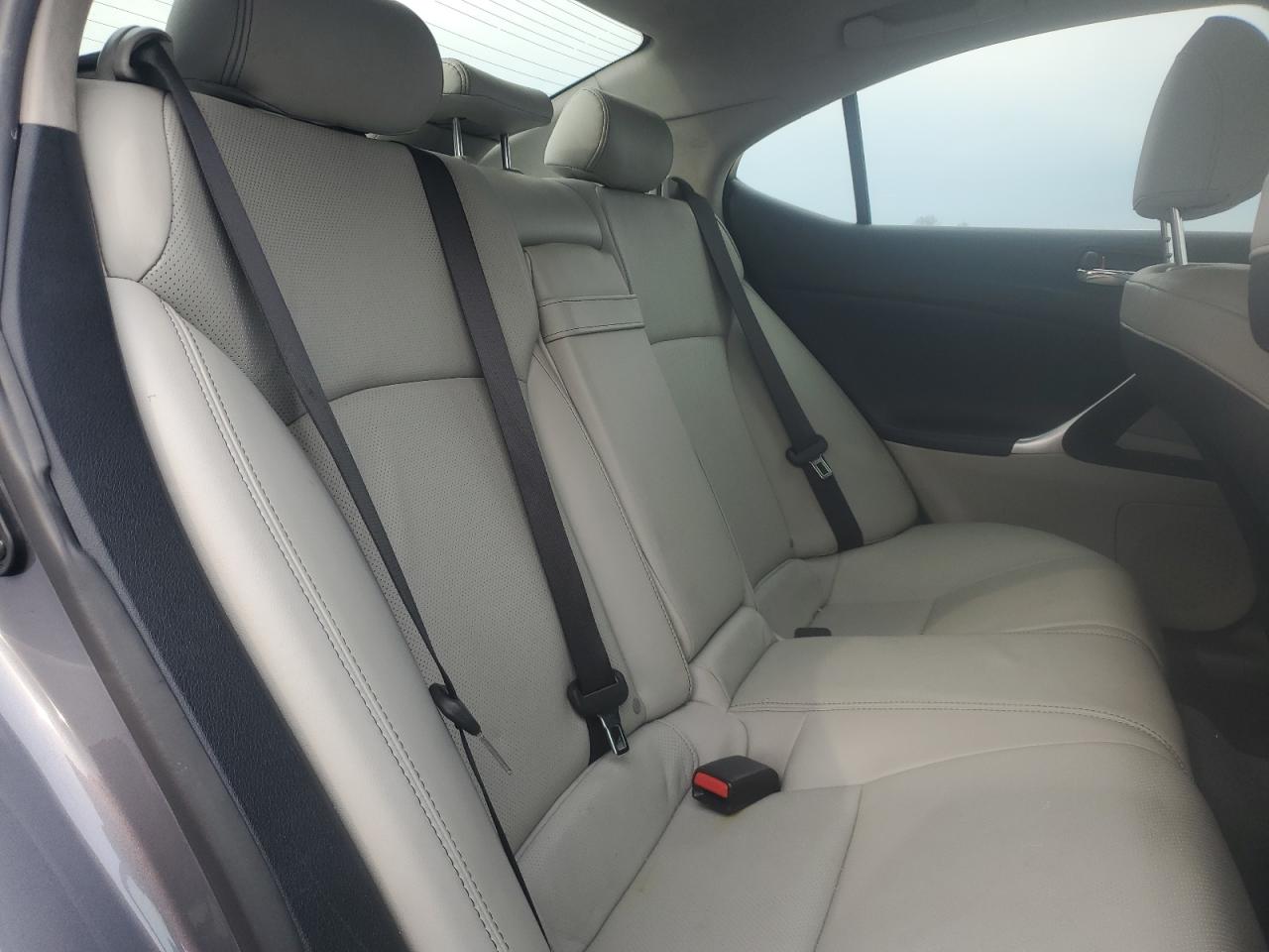 2012 Lexus IS - Image 10