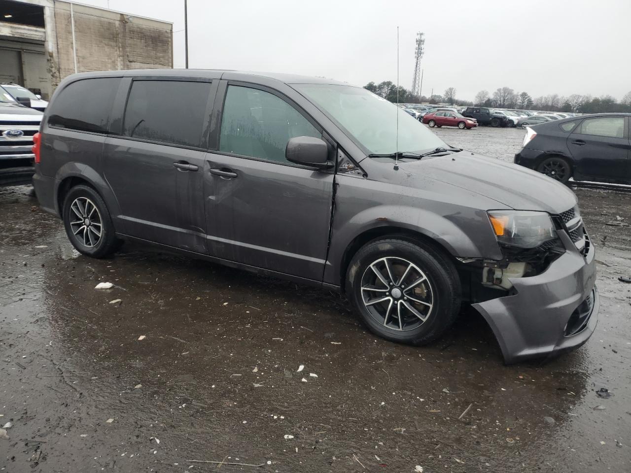2018 Dodge Caravan - Image 4