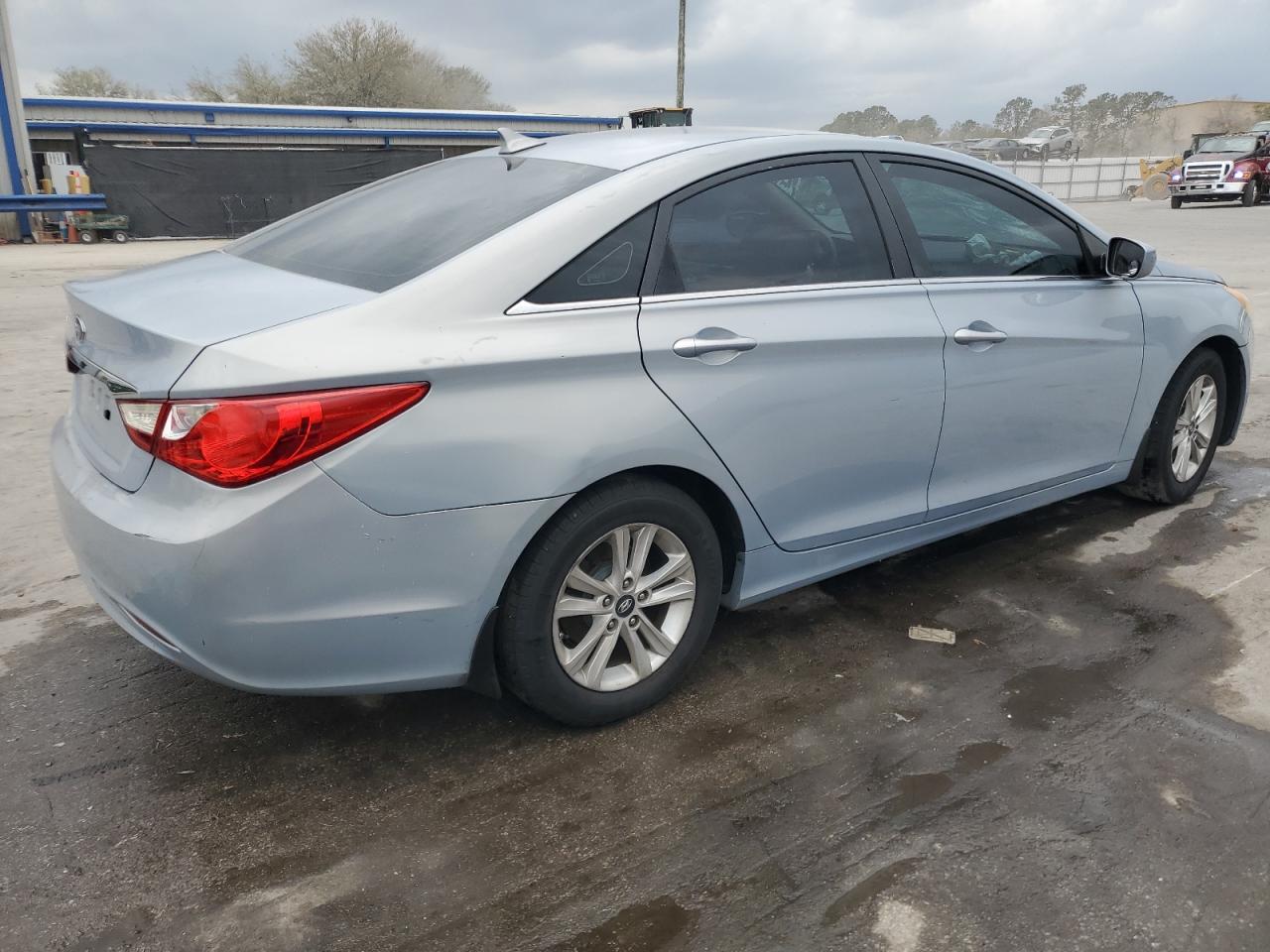 2011 Hyundai Sonata - Image 3