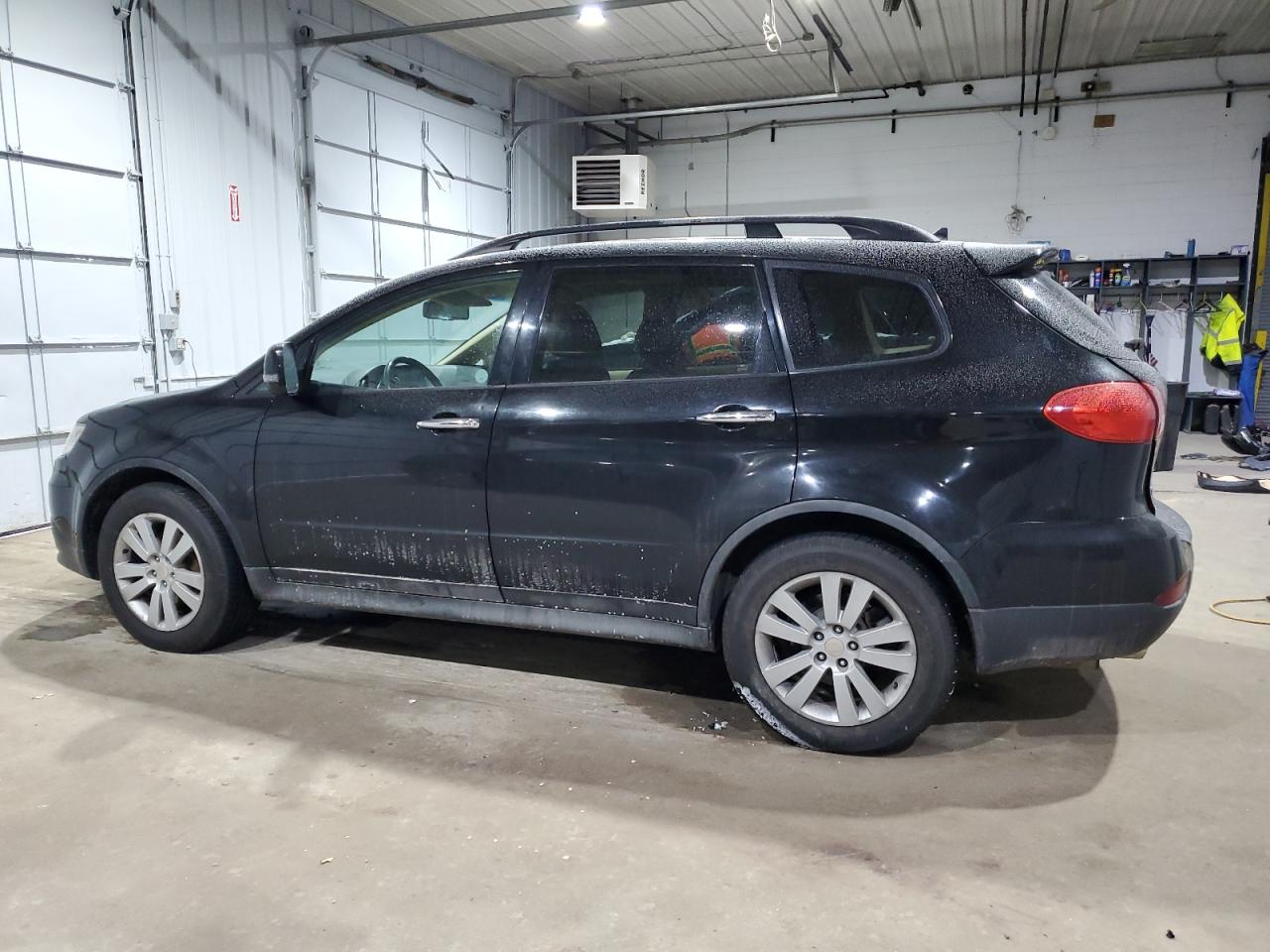 2011 Subaru Tribeca - Image 2