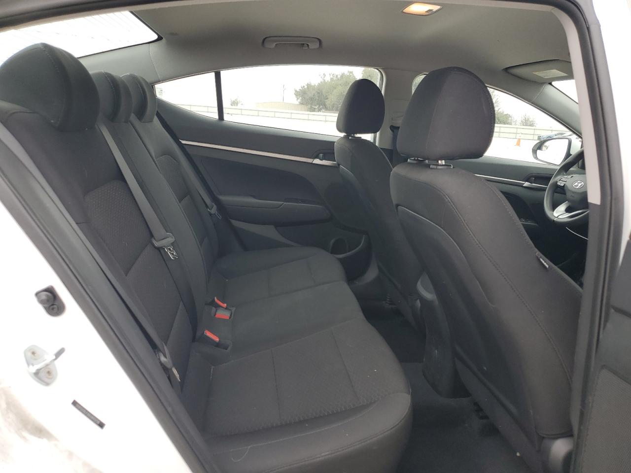 2019 Hyundai Elantra - Image 11