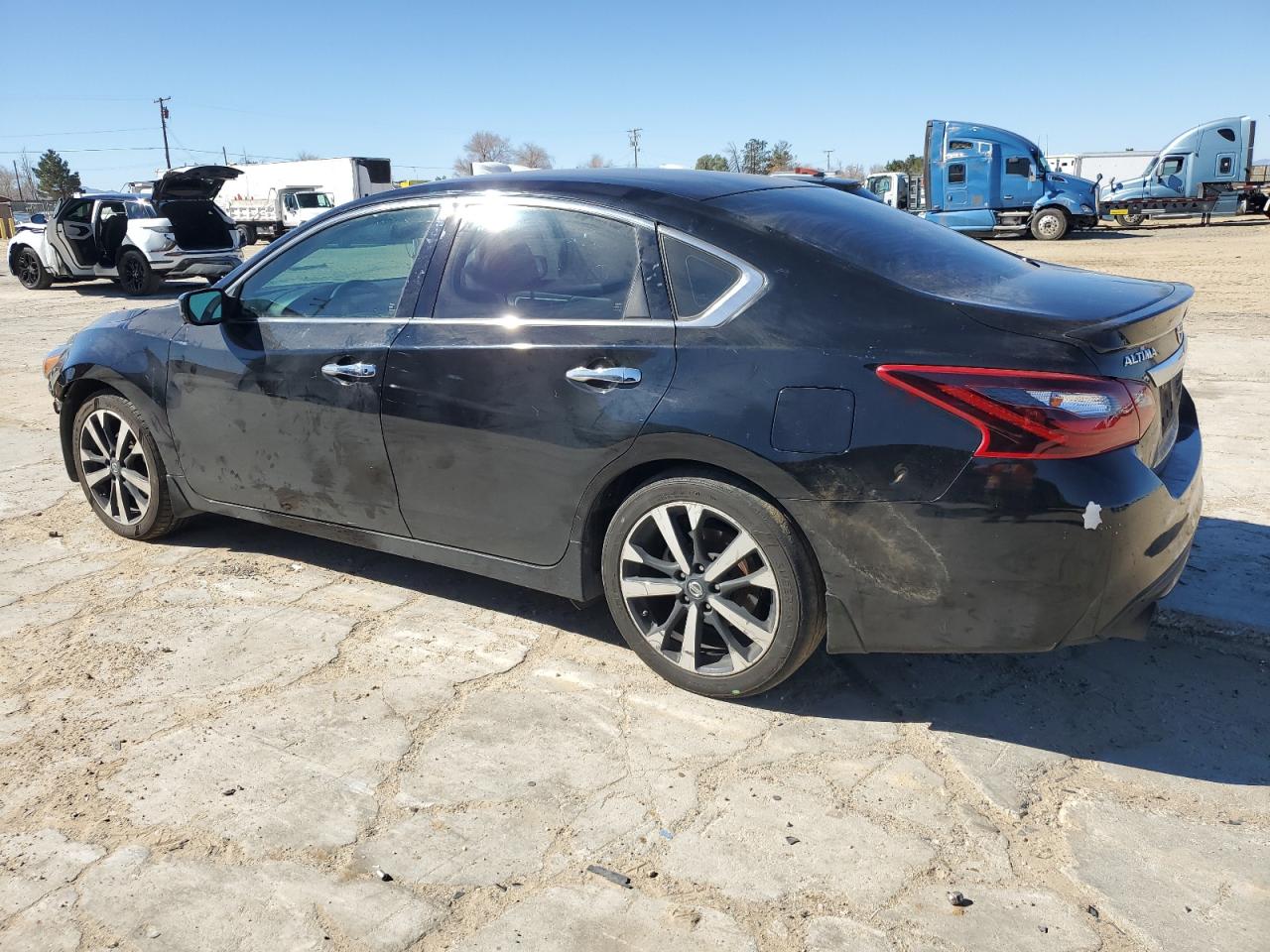2018 Nissan Altima - Image 2