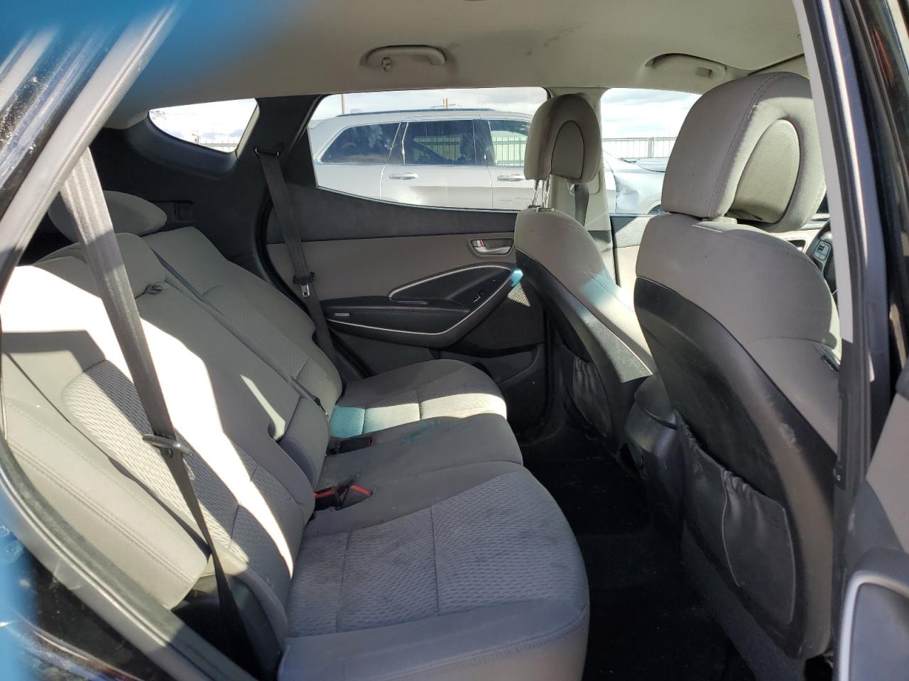2015 Hyundai Santa Fe - Image 12