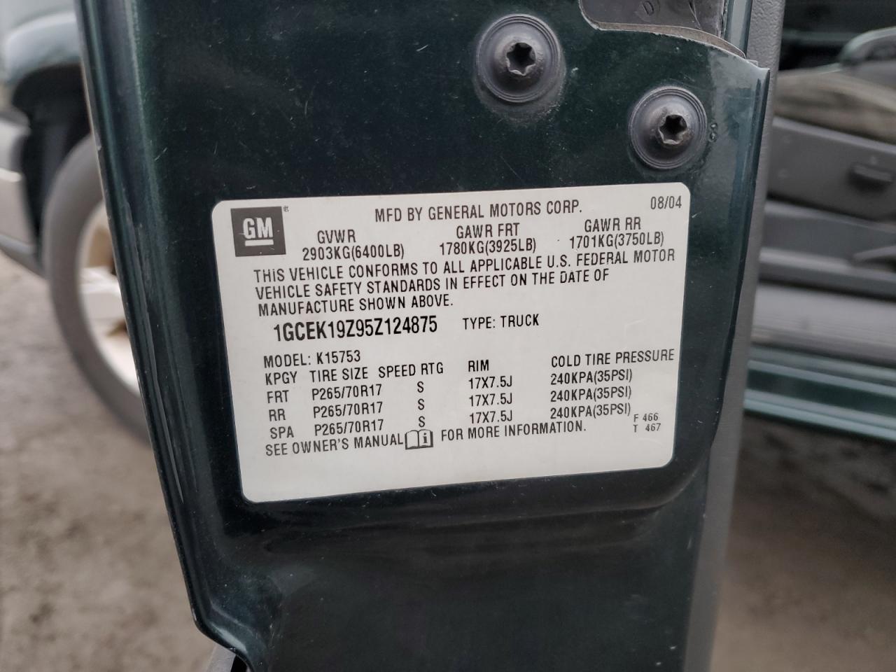 2005 Chevrolet Silverado - Image 12