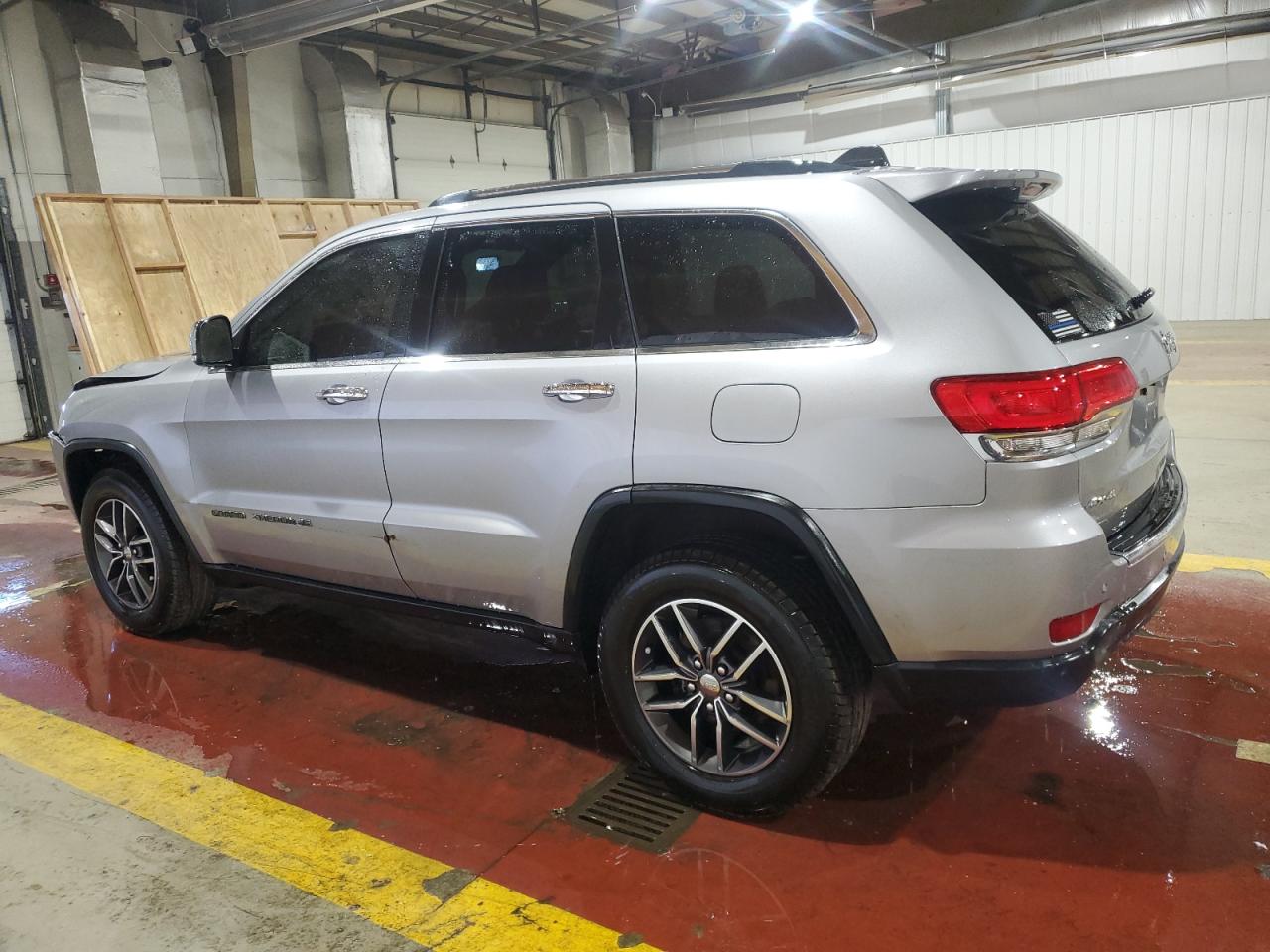 2017 Jeep Grand Cherokee - Image 2