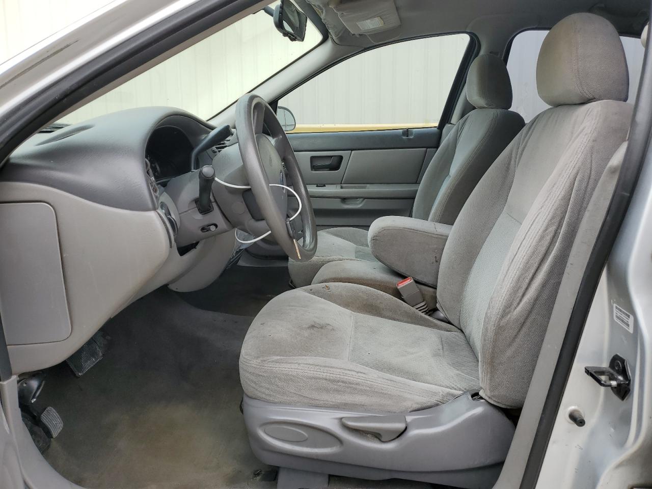 2004 Ford Taurus - Image 7