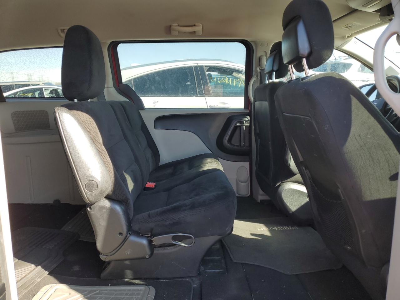 2016 Dodge Caravan - Image 11