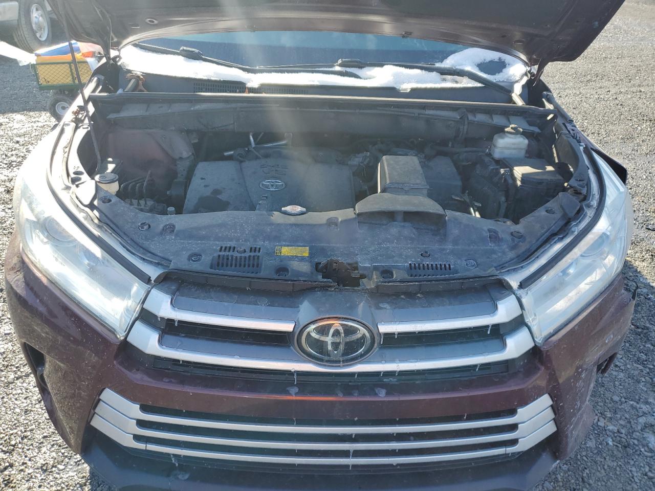 2019 Toyota Highlander - Image 12