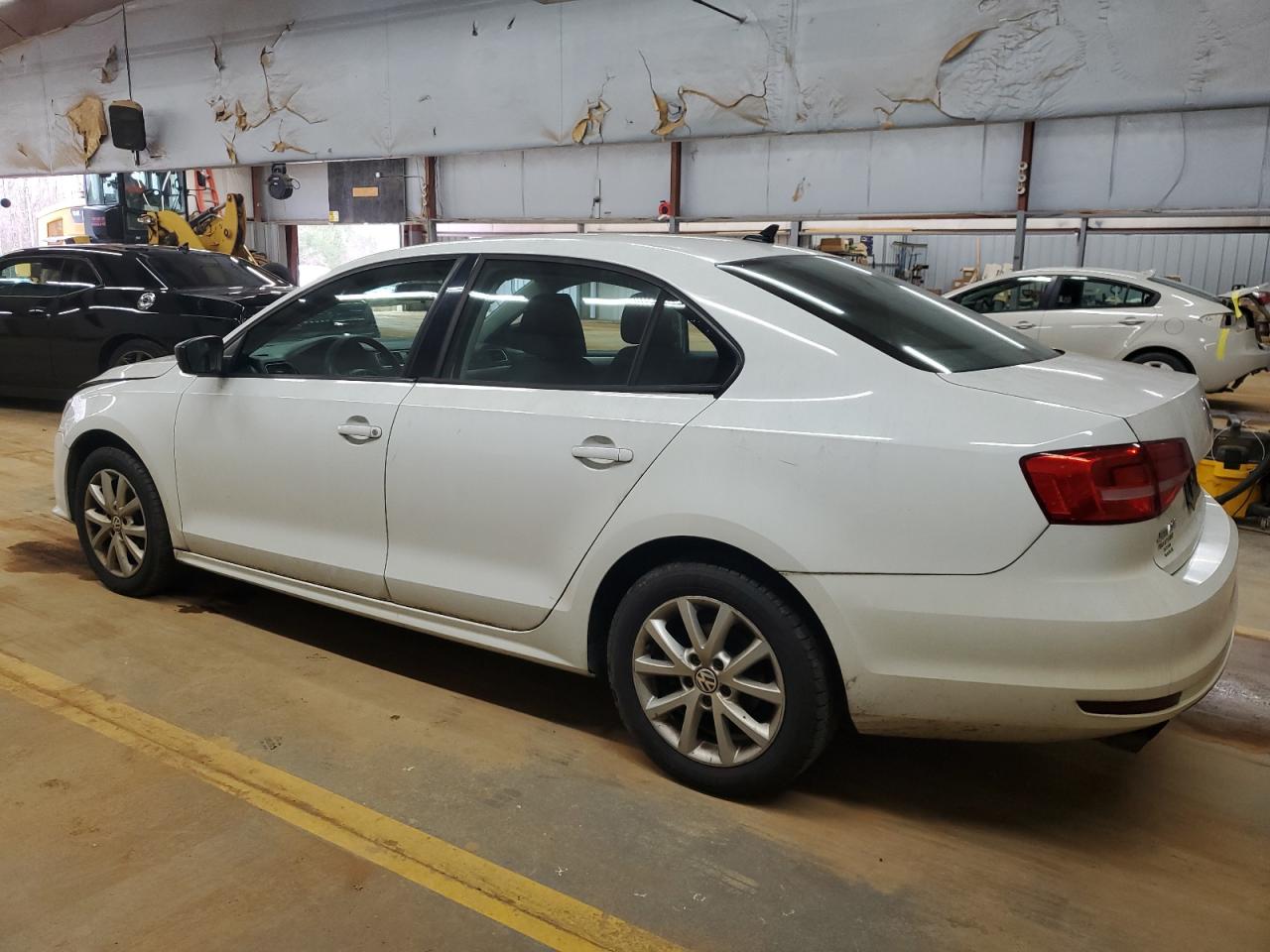 2015 Volkswagen Jetta - Image 2