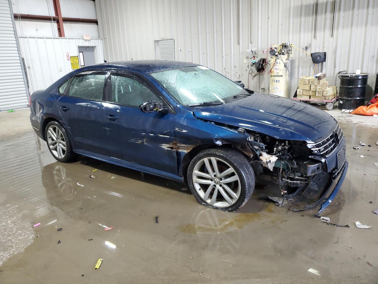 2018 Volkswagen Passat - Image 4