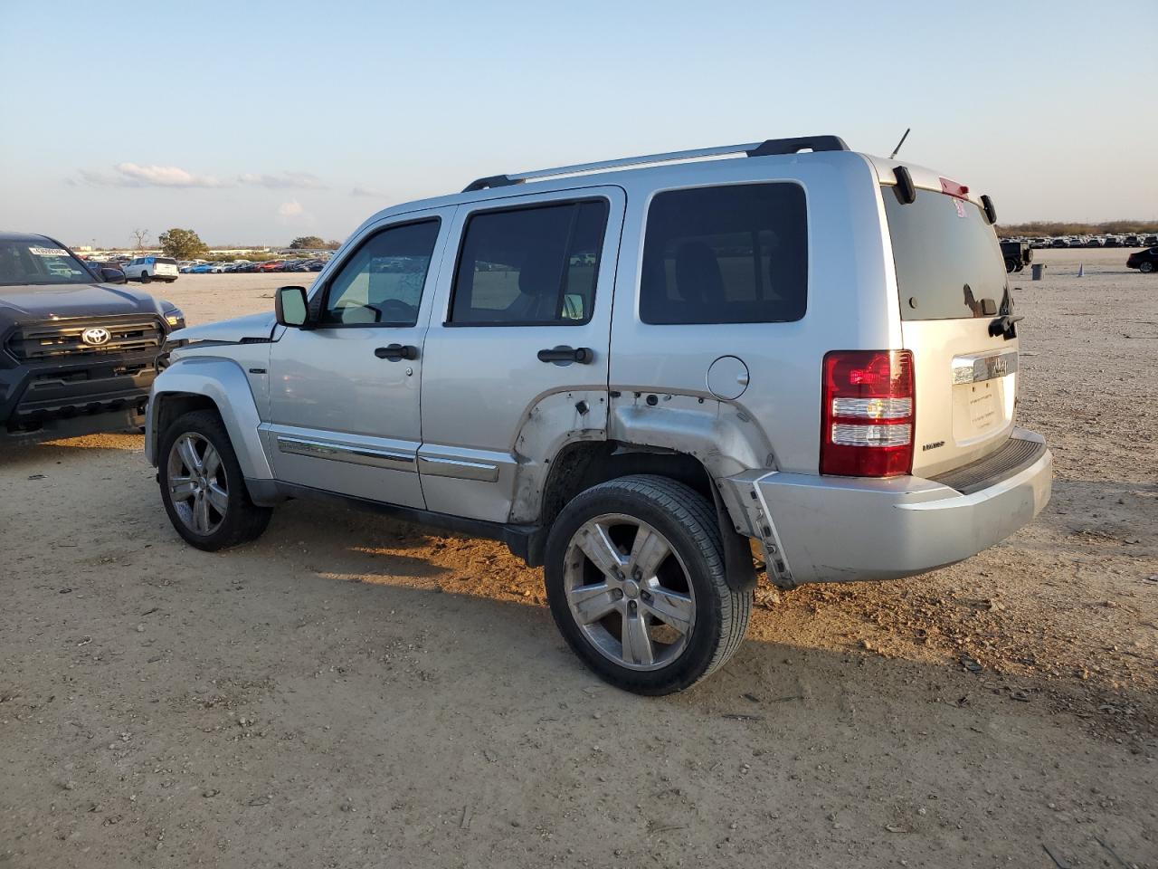 2012 Jeep Liberty (North America) - Image 2