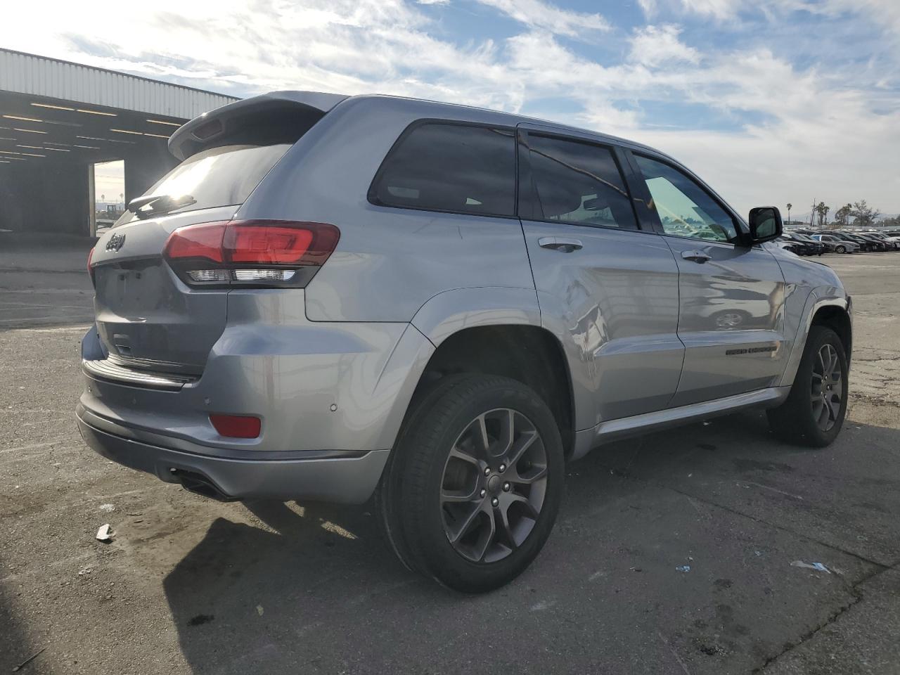 2020 Jeep Grand Cherokee - Image 3