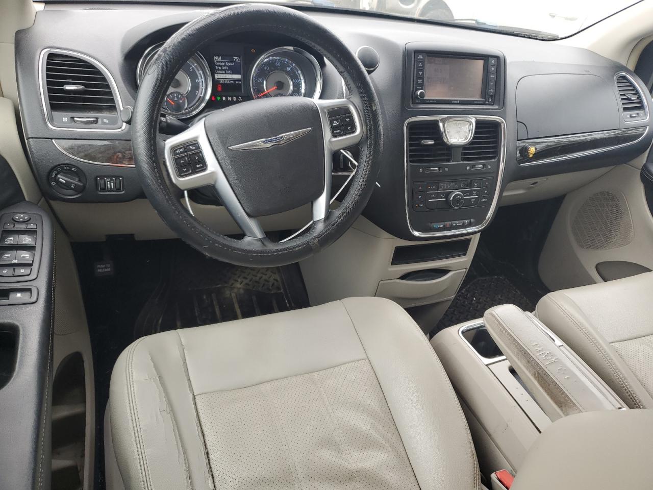 2012 Chrysler Town & Country - Image 8