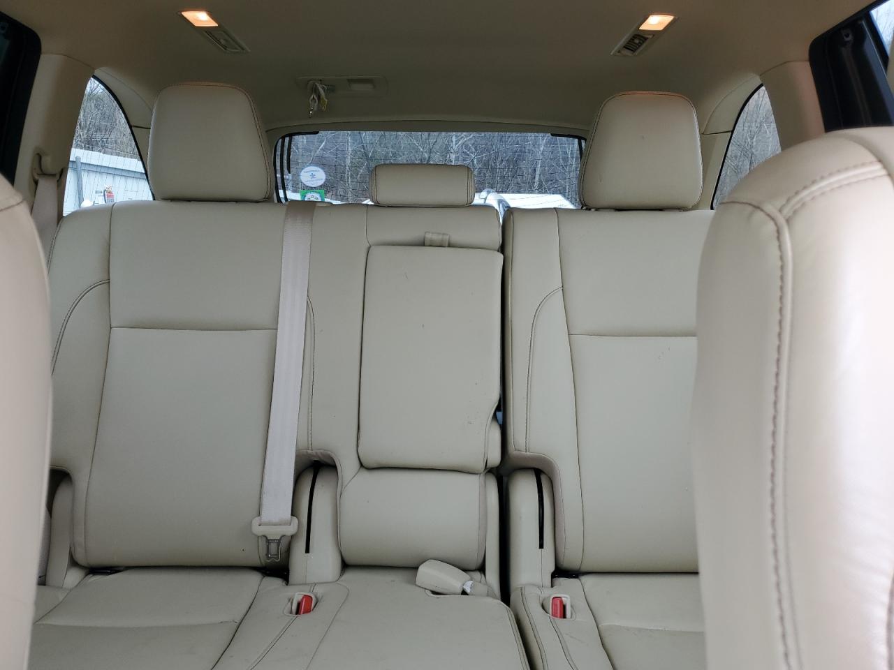 2017 Toyota Highlander - Image 10