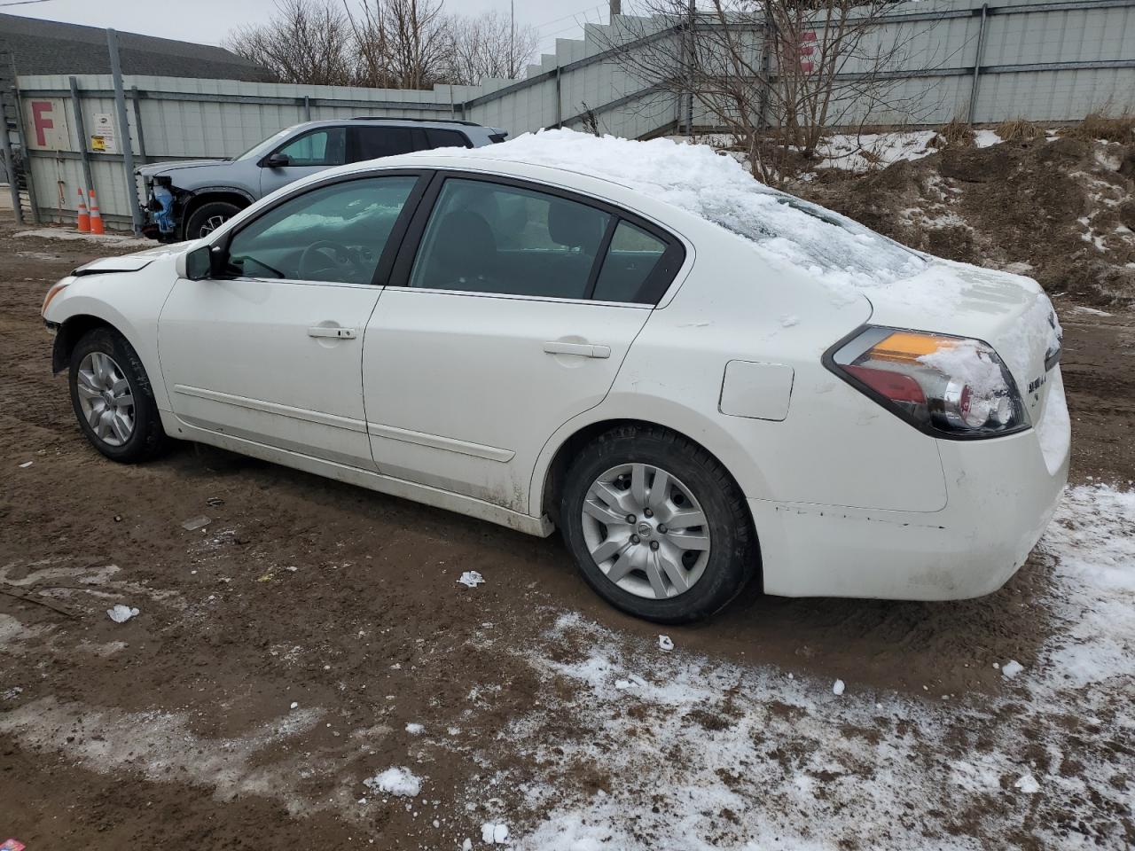 2011 Nissan Altima - Image 2