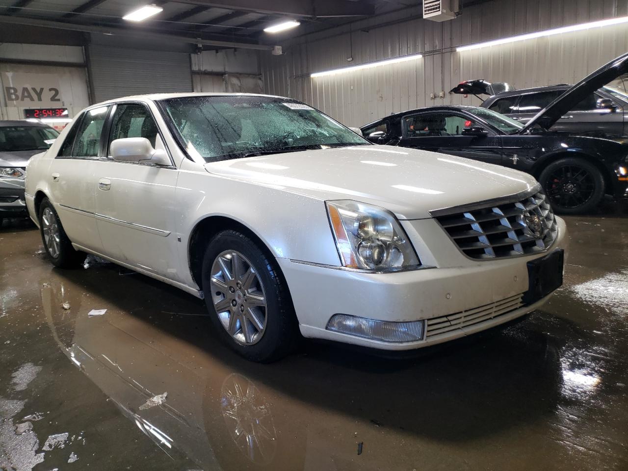 2009 Cadillac DTS - Image 4