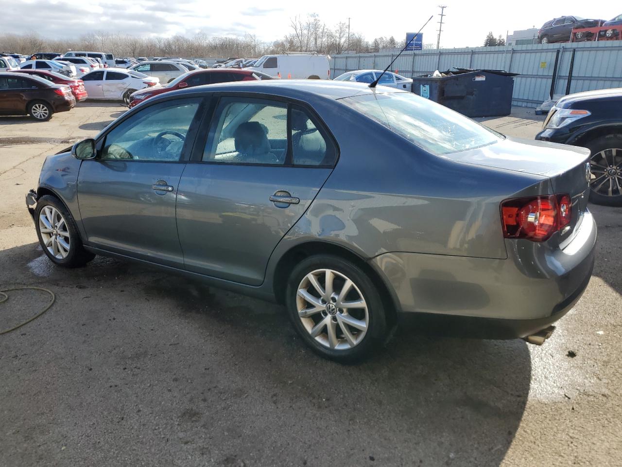 2010 Volkswagen Jetta - Image 2